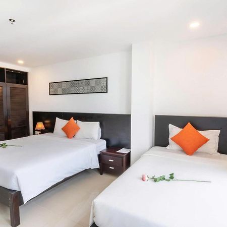 Queen Palace Sea View Hotel Da Nang Exterior photo