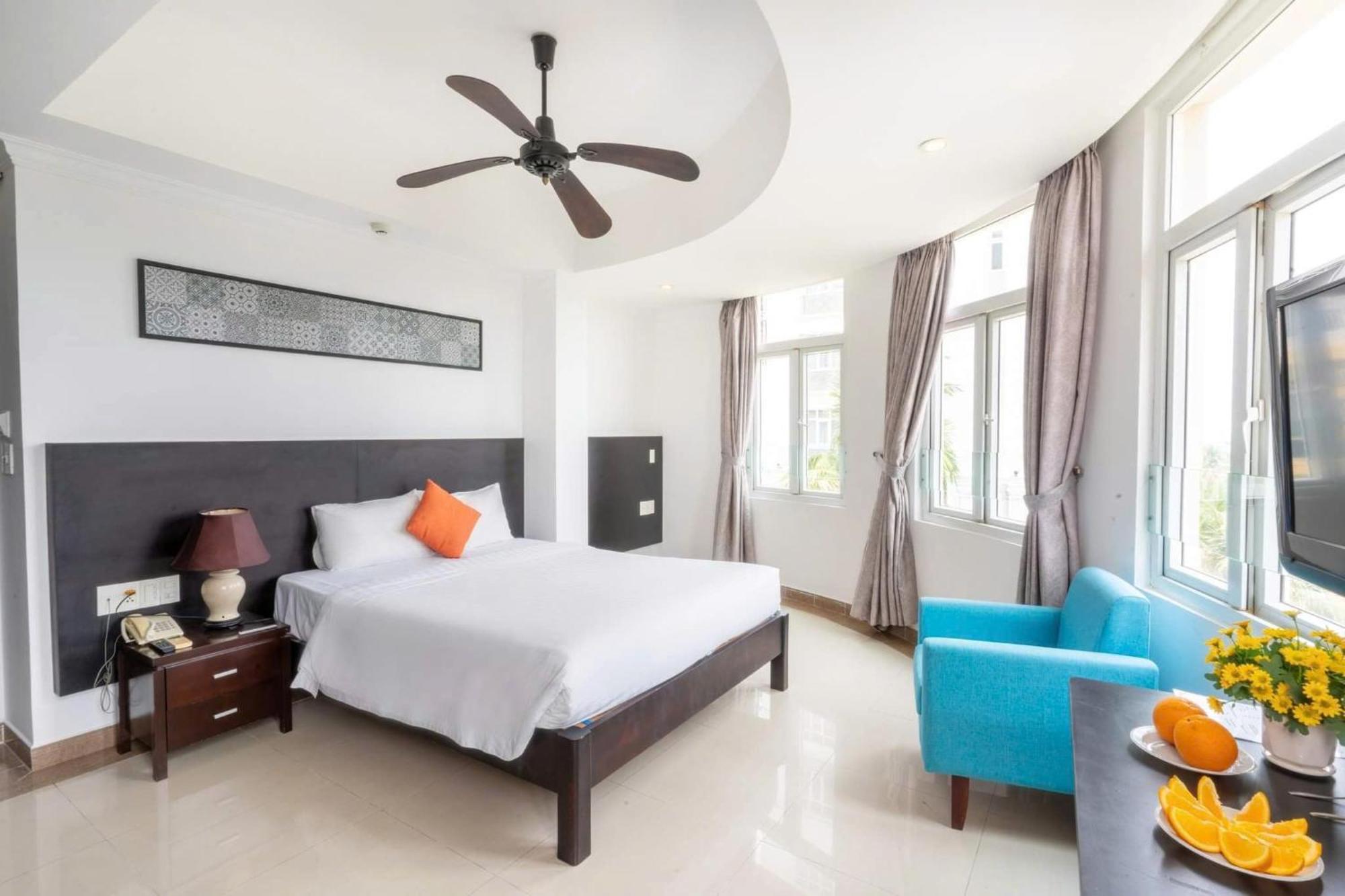Queen Palace Sea View Hotel Da Nang Exterior photo