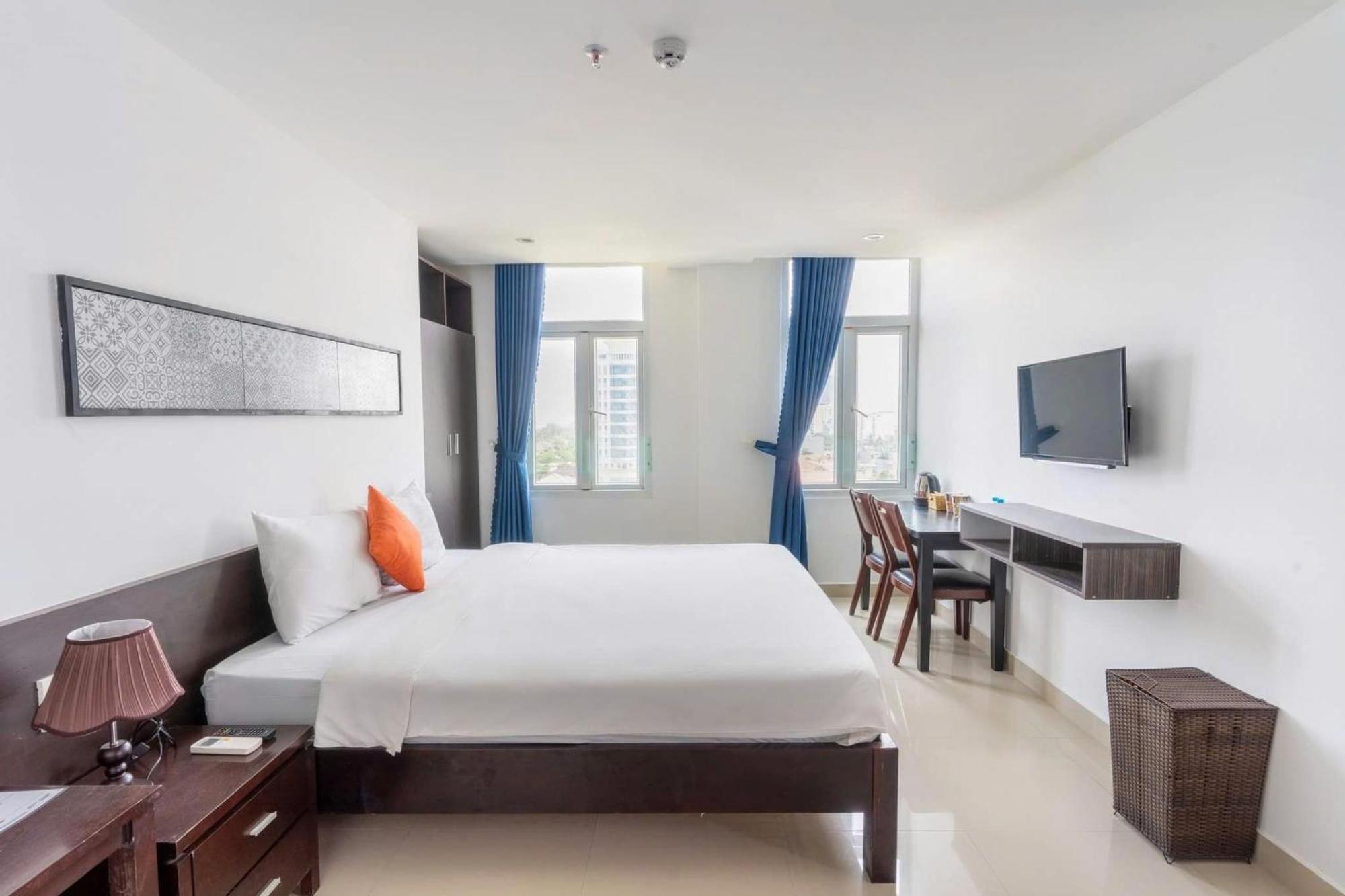 Queen Palace Sea View Hotel Da Nang Exterior photo