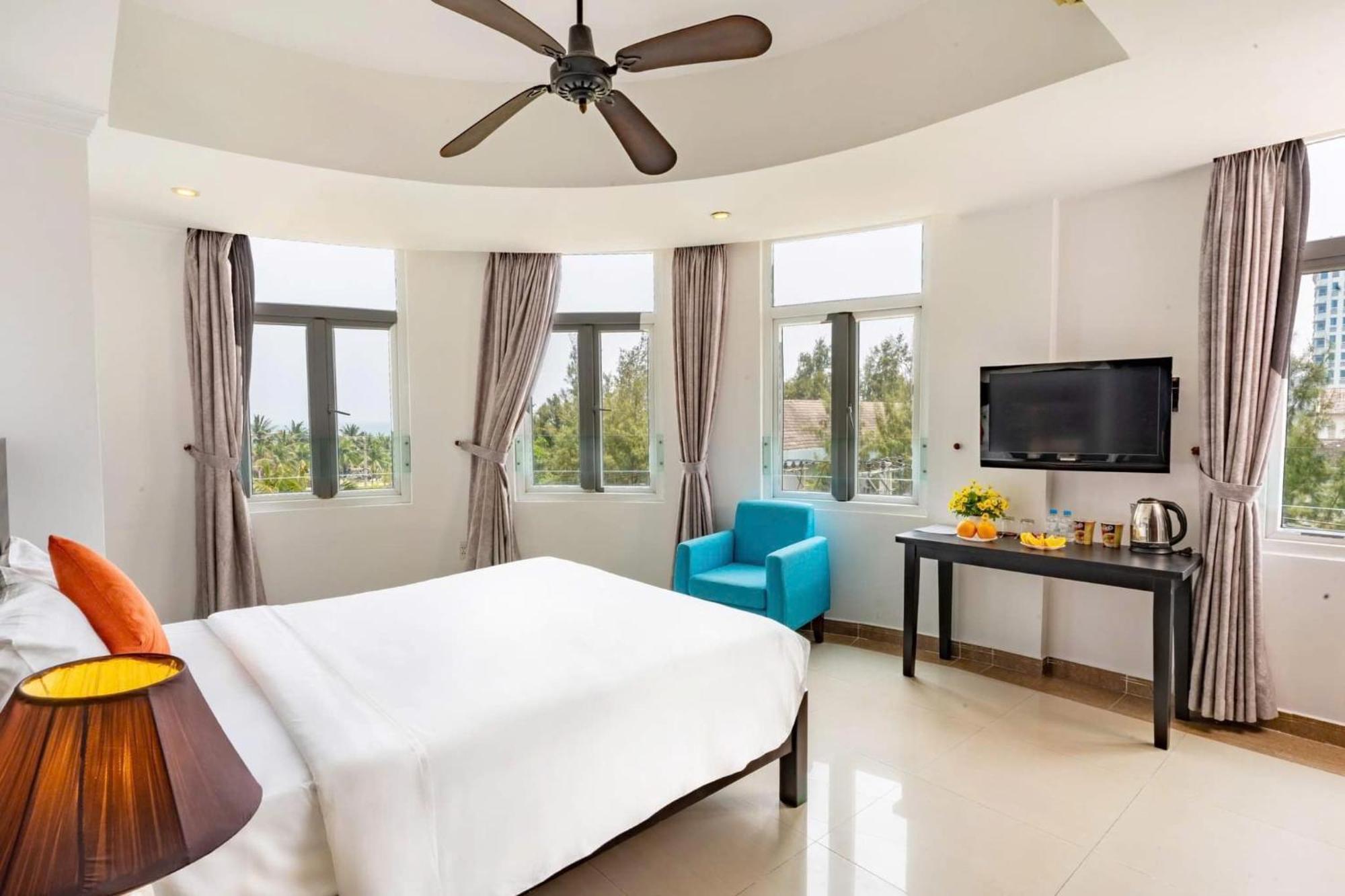 Queen Palace Sea View Hotel Da Nang Exterior photo